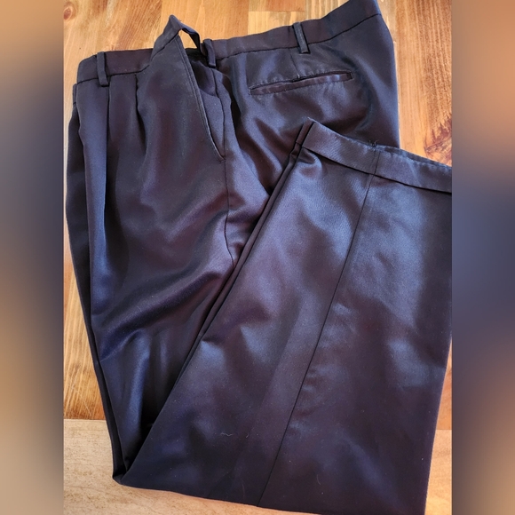 EUC Roundtree NY Cuffed Black Dress Pants with Cuffed Hem. Waist 40/30. - Picture 1 of 2